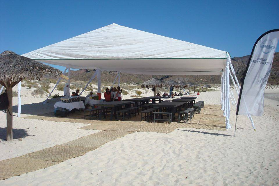 ¡Tu cumpleaños con el comedor en la carpa de la playa!